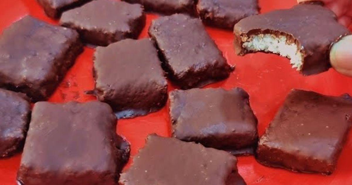 Bombom Low Carb de Coco e Chocolate: Delícia Fácil e Saudável com Apenas 4 Ingredientes! 