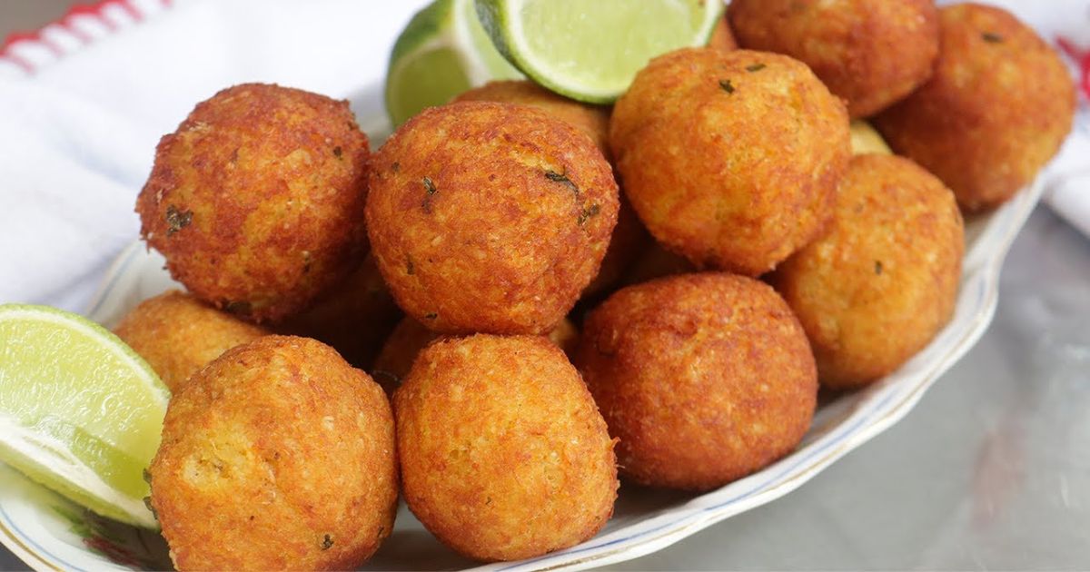 Bolinho de batatinha com frango é a prova de que simplicidade e sabor podem andar de mãos dadas, assado, frito ou na fritadeira elétrica 