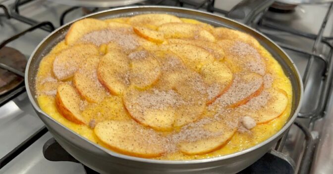 Bolos: Torta de Maçã e Banana na Frigideira Sem Glúten, com Fubá e Aveia
