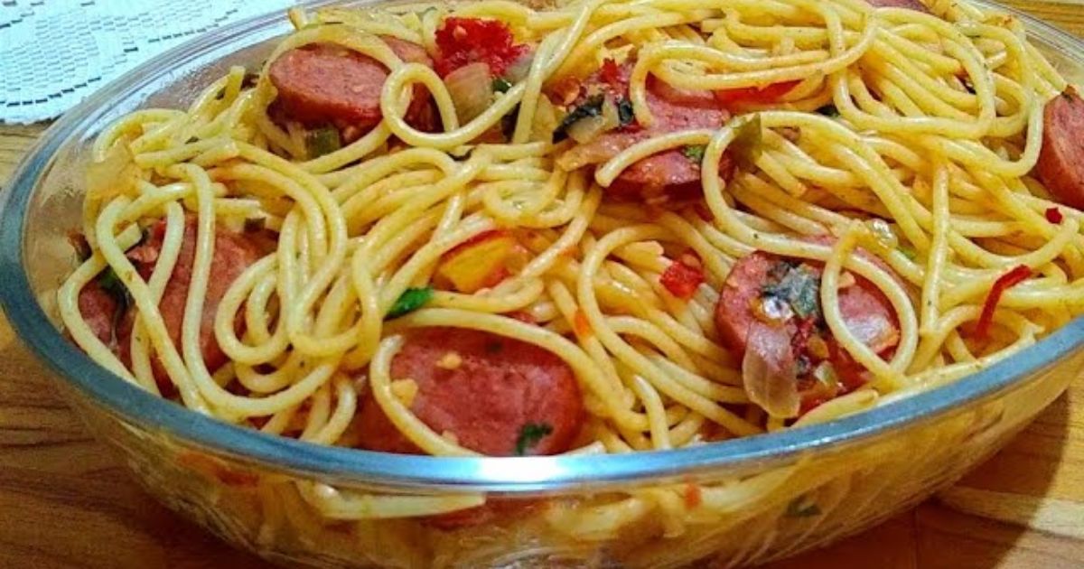 Macarrão com Calabresa e Molho de Tomate Fresco: Uma Explosão de Sabores! 