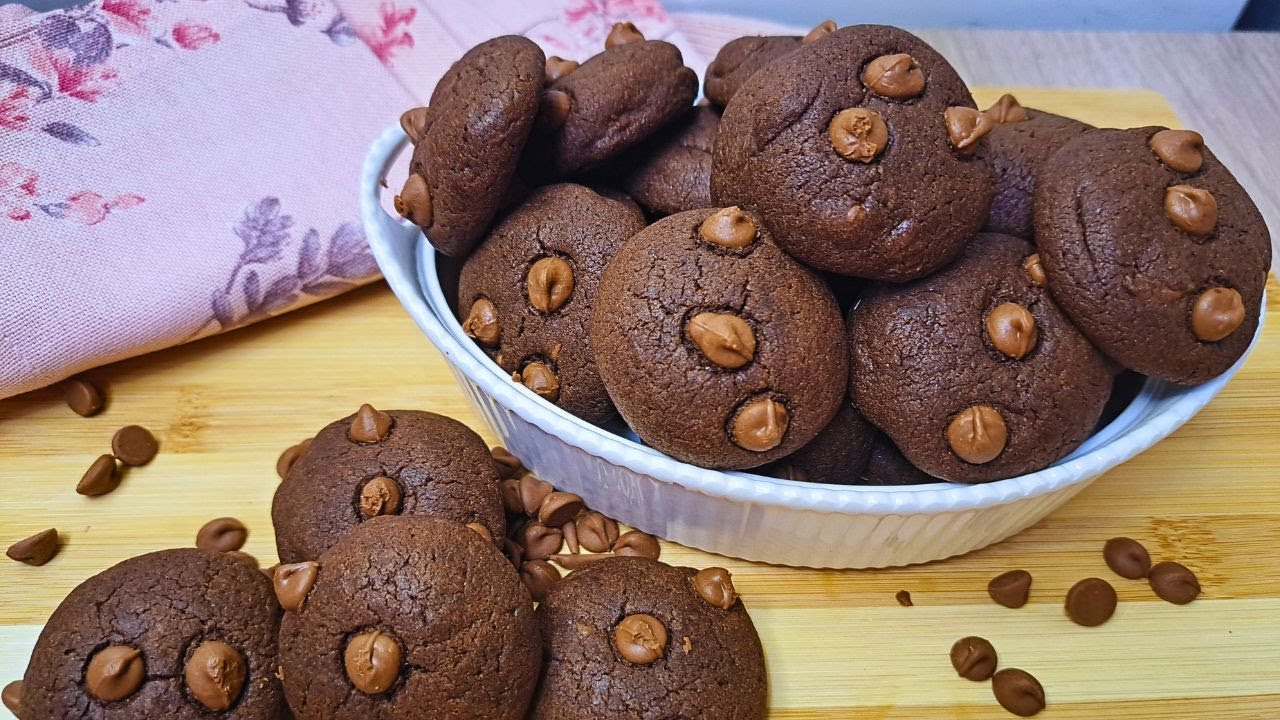 RECEITA DE COOKIES COM GOTAS DE CHOCOLATE QUE DERRETEM NA BOCA 