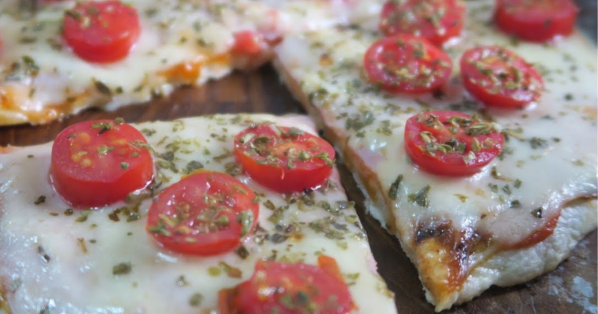 Prepare Hoje: Pizza de Frigideira Rápida Sem Forno e Sem Ovo 