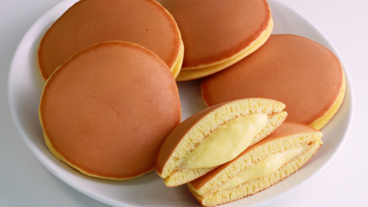 Panqueca recheada com creme de leite suave e doce que derrete na boca, conheça o Dorayaki 