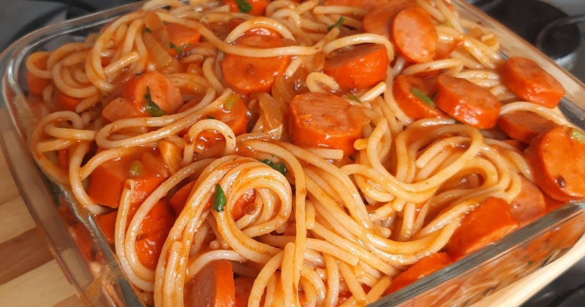 Macarrão, salsicha e um molho de tomate saboroso, fazem uma verdadeira maravilha para o dia a dia 