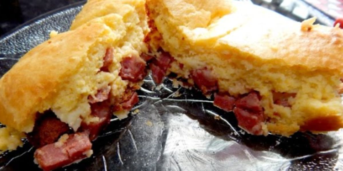 Torta de milho e linguiça calabresa é daquelas receitas de travessa que sempre funcionam e todo mundo repete 