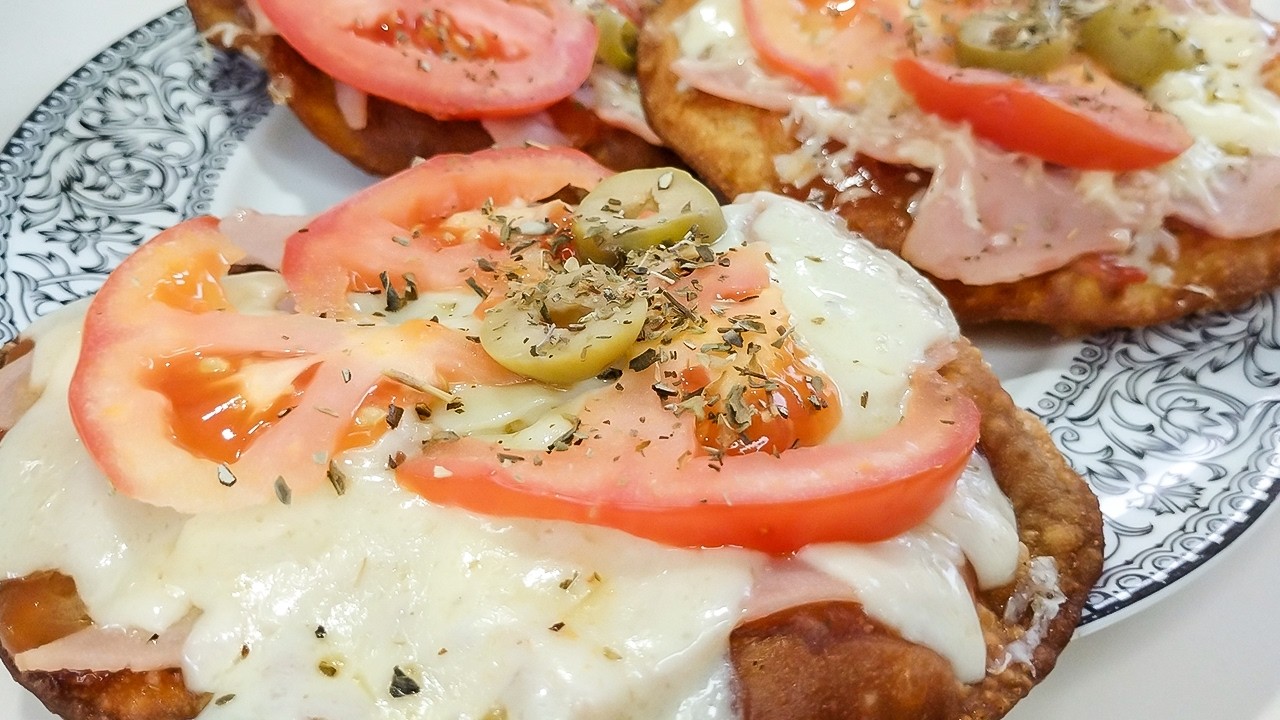 Pizza com massa de pastel – Pronta em minutos 