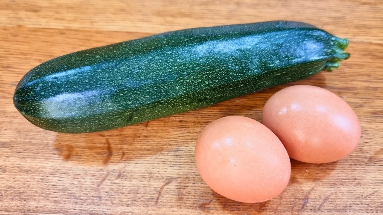 Experimente a combinação incrível de ovo cru e abobrinha: um prato delicioso, baixo em calorias, sem glúten e rico em fibras para se apaixonar. 