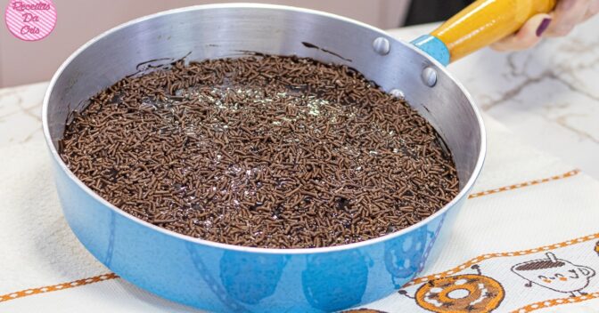 Bolos: Acalme a TPM com um delicioso bolo de chocolate na frigideira, pronto rapidamente e não queima